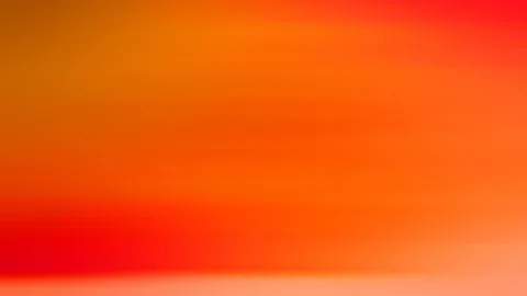 Verschwommene horizontale Streifen in Orange, Rot und Gelb, unten hellt sich das Bild auf Lachs auf.