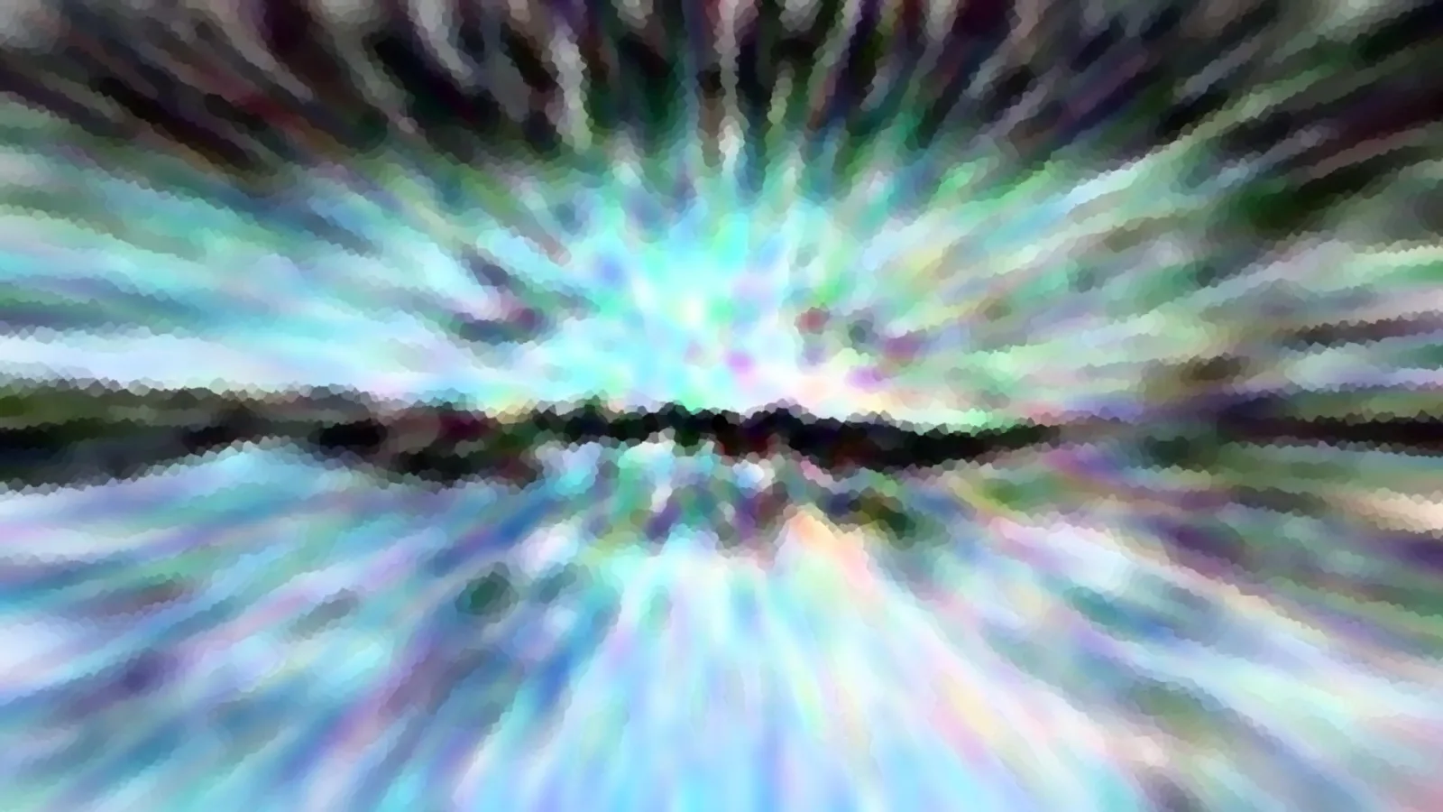 Abstrakte Komposition aus radial verwischten blau-grünen und violetten Farbstrahlen, die von der Bildmitte ausgehen, über einem dunklen Horizontstreifen.