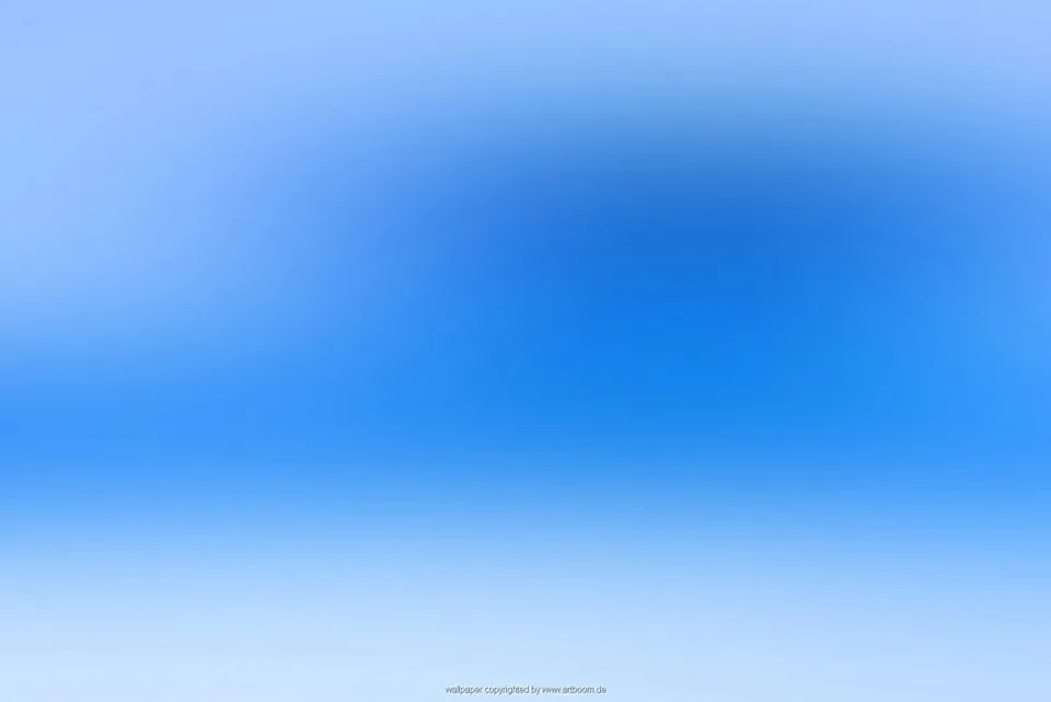 Unscharfer Farbverlauf in Blau- und Hellblautönen mit einer dunkleren blauen Wolke in der Bildmitte und einem hellen Streifen am unteren Rand.