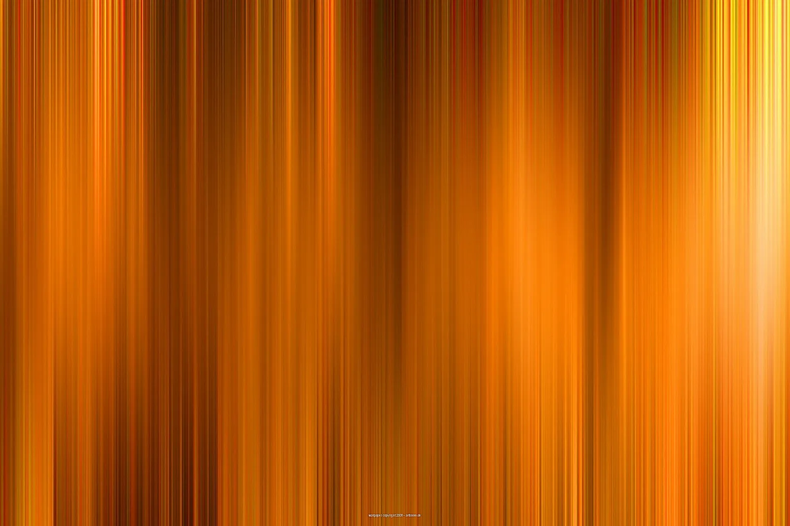 Vertikal verwischte Linien in Orange und Braun, rechts heller, links und in der Mitte dunkler.