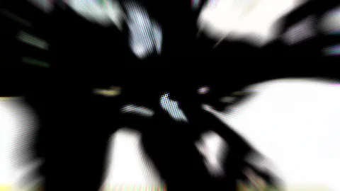 Abstraktes Schwarzweißbild mit radialer Bewegungsunschärfe, weiße Lichtflächen und Streifen laufen von einem dunklen Zentrum nach außen, an den Rändern feine Farbsäume.