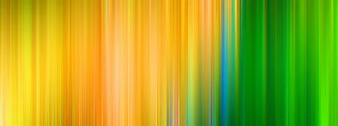 Abstraktes Bild aus senkrechten, unscharfen Streifen in Gelb, Orange, Grün und einem schmalen Blau