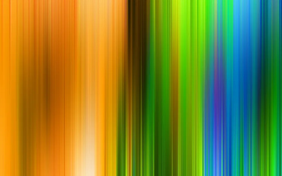 Abstraktes Bild aus vertikalen, unscharfen Streifen: links Orange und Gelb, in der Mitte dunkles Braun, rechts Grün, Hellgrün und Blau.