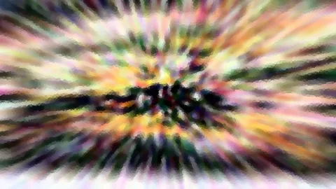 Abstrakte Komposition aus bunten, radial von der Mitte nach außen laufenden Schlieren in Gelb, Grün, Rosa und Weiß, mit dunklem Zentrum und mosaikartiger Struktur.