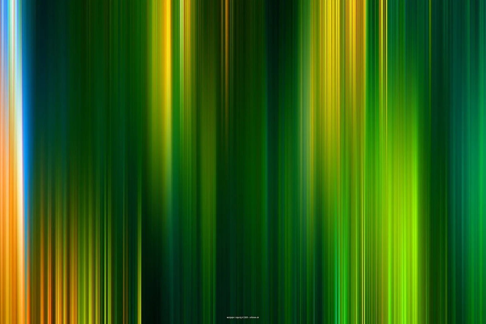 Abstrakte vertikale Streifen in Grün, Gelb und Orange, die wie verwischte Lichtspuren nebeneinander verlaufen.