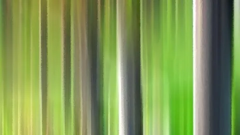 Abstrakte vertikale Streifen in Grün, Grau und Weiß mit malerischer Textur, nach rechts hin dunkler werdend.