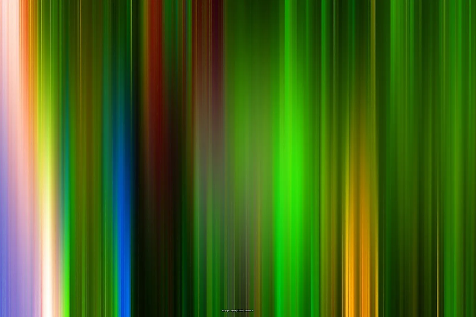 Abstrakte Komposition aus senkrechten, verwischten Lichtstreifen in Grün, Gelb, Orange, Rot und Blau, links ein heller Streifen in Weiß und Rosa.