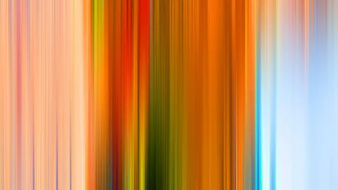 Abstrakte Komposition aus senkrechten, verwischten Streifen in Orange, Rot, Gelb, Grün und Hellblau, die von links nach rechts von warmen zu kühlen Tönen übergehen.