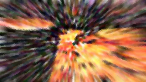 Abstrakte Komposition mit radialem Zoomeffekt: Farbstreifen in Orange, Gelb und Rot strahlen aus einem hellen Zentrum, an den Rändern dominieren dunkles Grün und Violett.