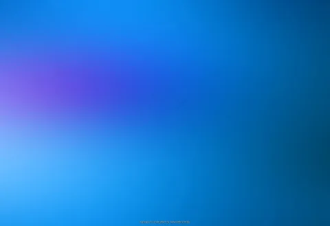 Weicher Farbverlauf von Hellblau über Blau bis Dunkelblau, links oben ein violetter Lichtschein.
