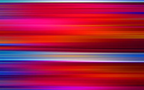 Abstraktes Bild aus horizontalen, verwischten Streifen in Rot, Pink, Orange, Dunkelrot und Blau, dazwischen ein helles Band aus Weiß und Hellblau.