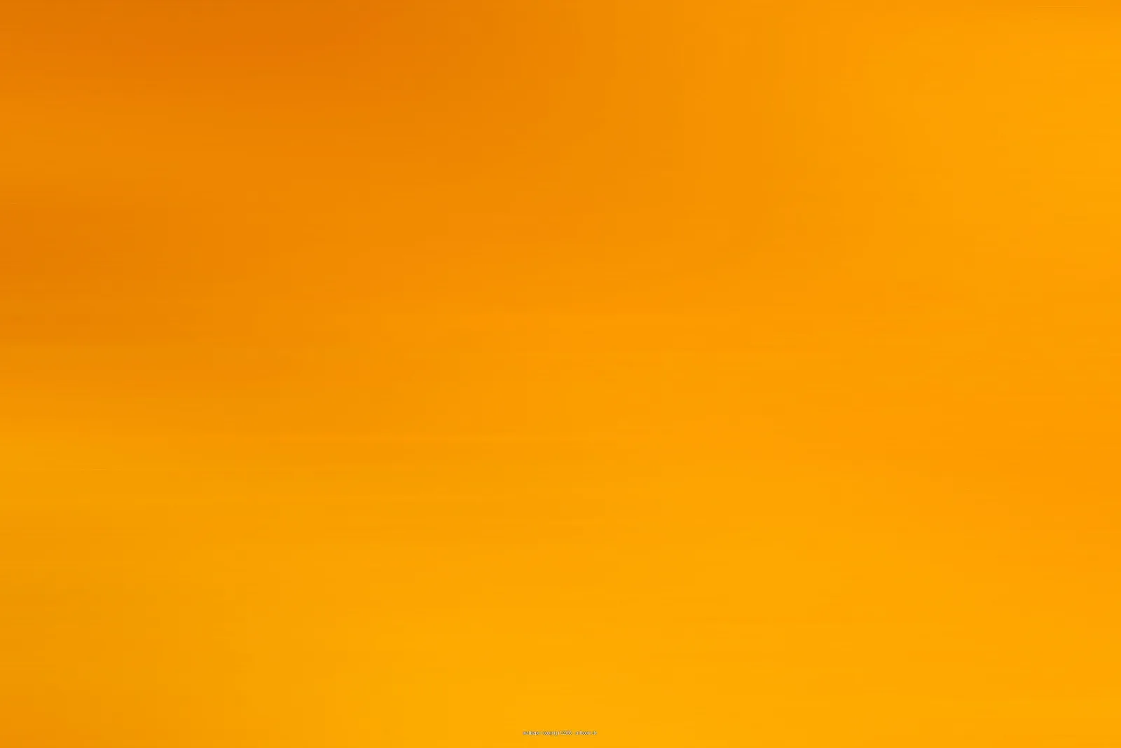 Weicher Verlauf von dunklerem Orange oben zu hellerem Gelborange unten, mit leichten horizontalen Schlieren.