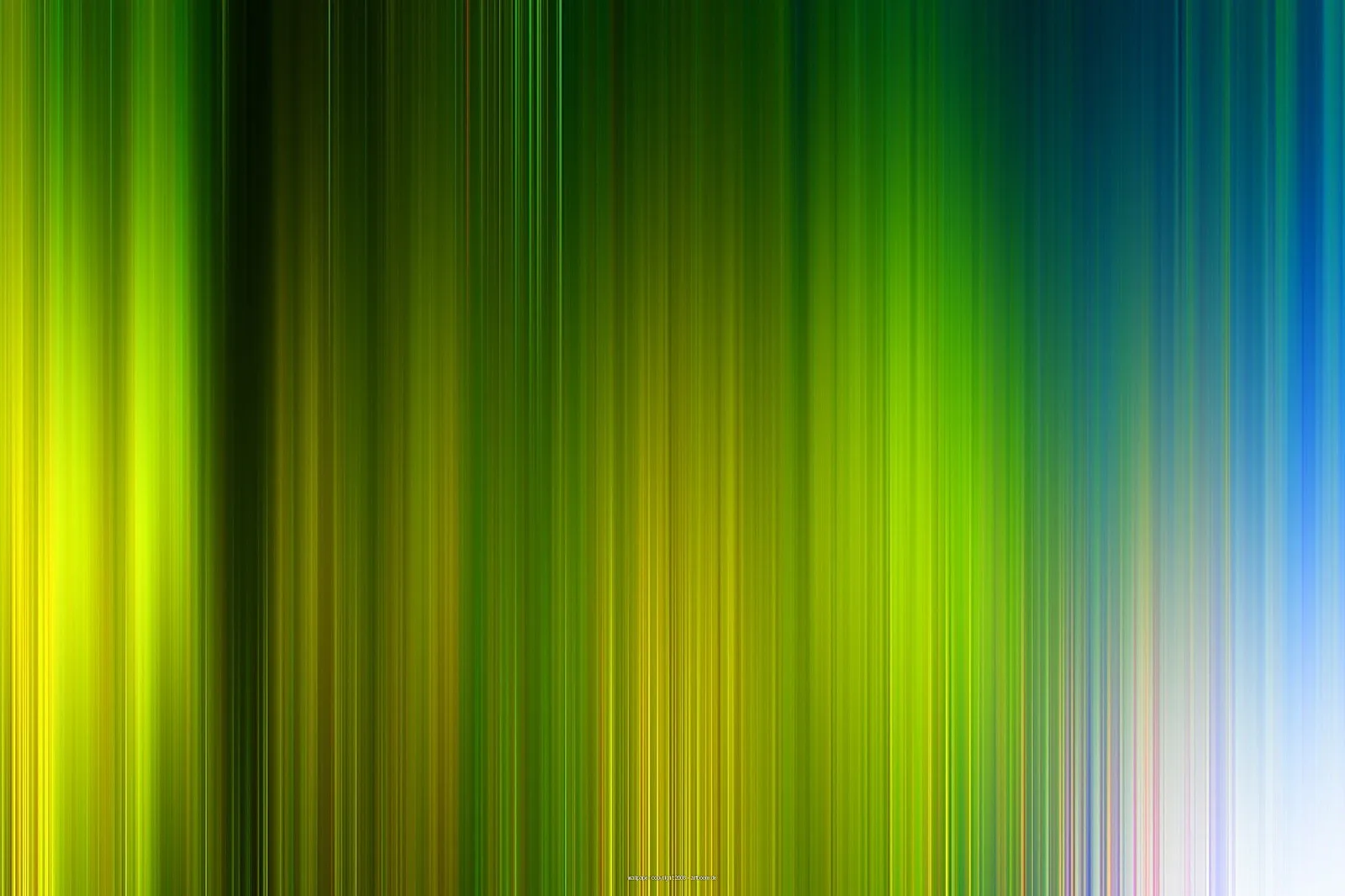 Abstrakter Hintergrund aus vertikalen, verwischten Streifen in Grün, Gelb und Blau, nach rechts hin heller und weißlich.