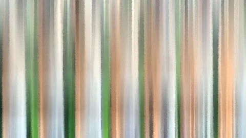 Abstrakte vertikale Streifen in Grün, Beige, Grau und Weiß mit weichen, malerisch ausgefransten Rändern.