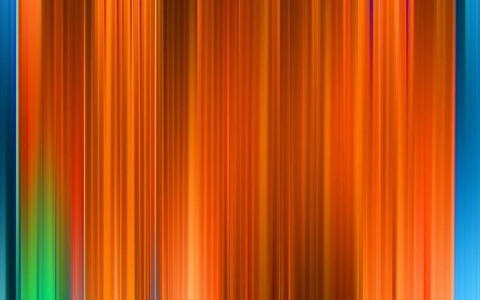 Abstraktes Muster aus vertikalen, unscharfen Streifen in Orange, Braun, Grün und Blau, die von links nach rechts ineinanderlaufen.