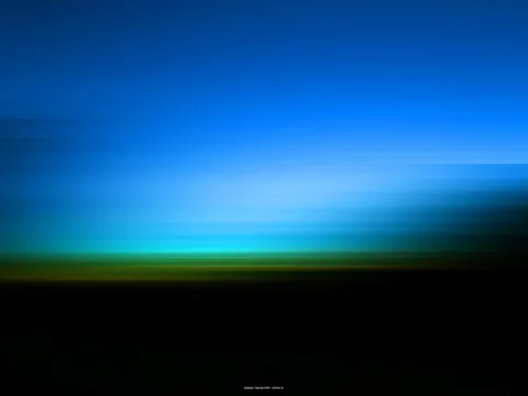 Horizontal verwischte Streifen gehen von tiefem Blau in ein helles Türkis über, am unteren Rand ein grün-gelber Streifen vor schwarzem Grund.