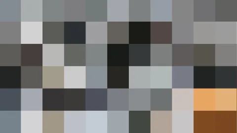 Grobes Pixelmosaik in Grau- und Anthrazittönen, rechts unten mit einzelnen orangefarbenen und braunen Feldern.
