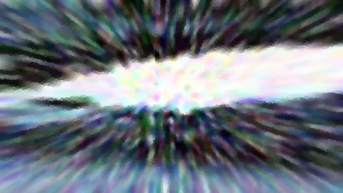 Abstrakte Komposition mit radial von der Mitte ausstrahlenden, verwischten Streifen in Grün, Violett und Blau, im Zentrum ein helles, fast weißes Leuchten.
