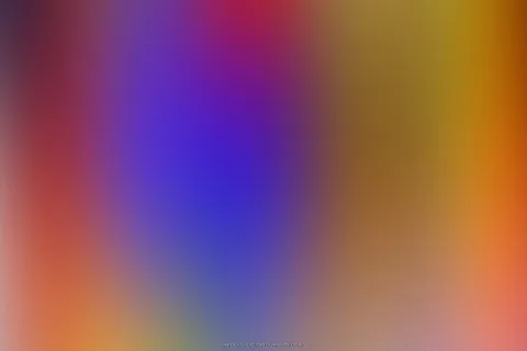 Weich verlaufende Farbflächen in Violett, Blau, Rot, Orange und Gelb, ohne erkennbares Motiv.
