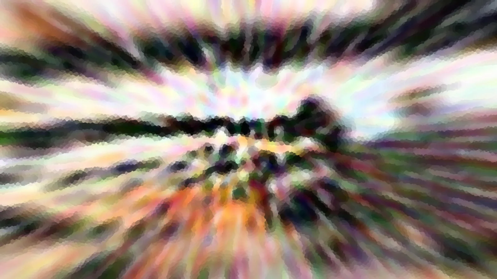 Farbenfrohe Landschaft mit dunklen Baumsilhouetten, durch einen radialen Zoomeffekt stark verwischt und von pastelligen Streifen durchzogen.