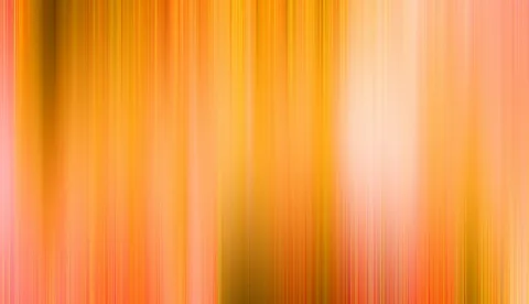 Abstrakte, vertikal verwischte Streifen in Orange, Gelb und Rosa mit einem hellen Lichtfleck rechts der Mitte.