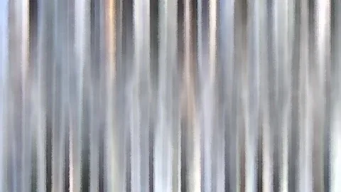Abstrakte vertikale Streifen in Grau, Blau und Weiß mit weichen, körnigen Strukturen