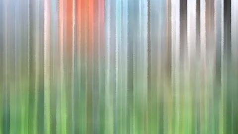 Abstraktes Bild aus vertikalen, unscharfen Streifen in Grün, Orange, Blau und Grau.
