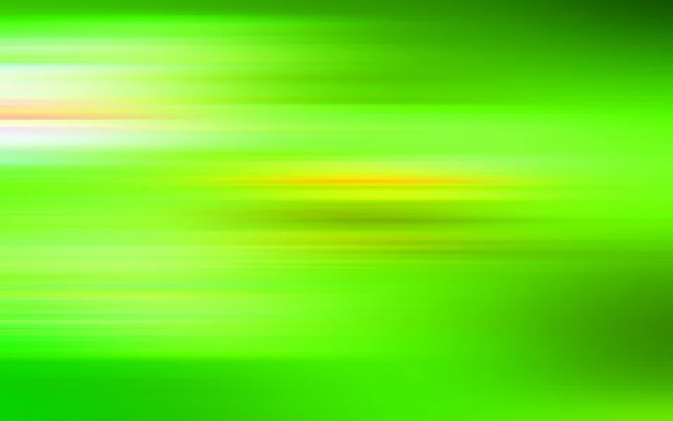 Abstrakte horizontale Streifen aus grünen Farbtönen, durchzogen von hellen weißen und gelben Lichtbahnen, die von links nach rechts verlaufen.