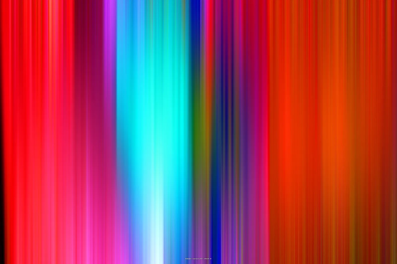 Vertikale, verwischte Streifen in Rot, Pink, Cyan, Blau und Orange auf schwarzem Rand links