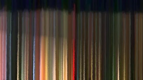 Abstraktes Bild aus vertikalen, verwischten Streifen in Orange, Rot, Beige und Grün vor dunklem Hintergrund, im oberen Bereich ein dunkelblaues Band.