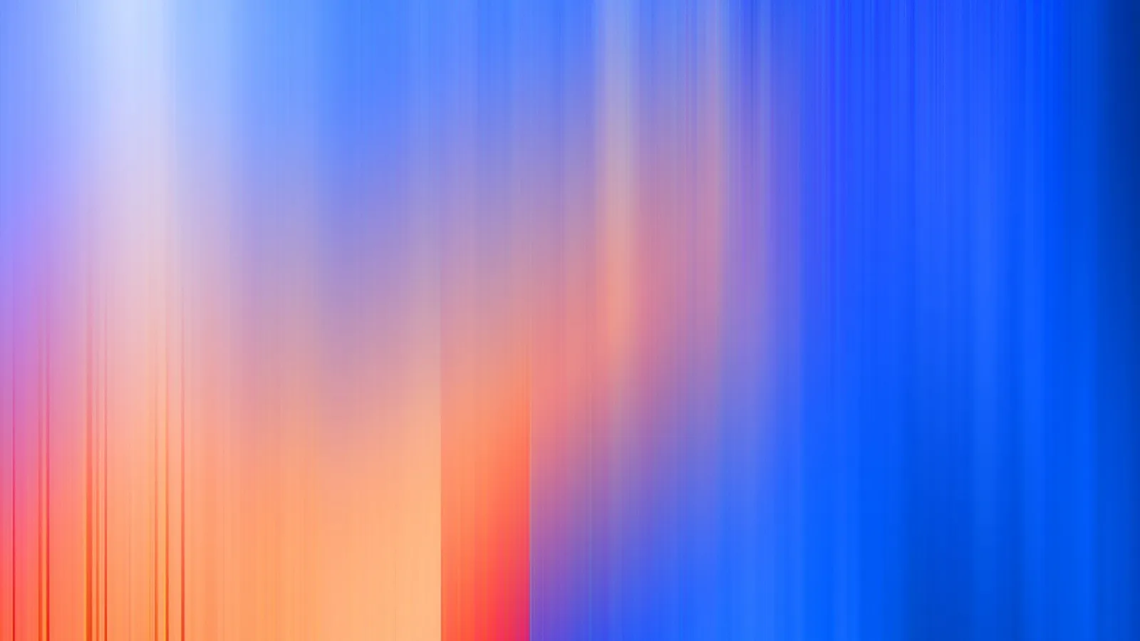 Abstrakte vertikale Streifen verlaufen von Blau über Violett zu Orange und Rot, links hell, rechts tief blau.
