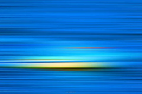 Abstrakte horizontale Streifen in verschiedenen Blautönen, unten in der Mitte ein helles gelbgrünes Band mit Lichtreflexen.