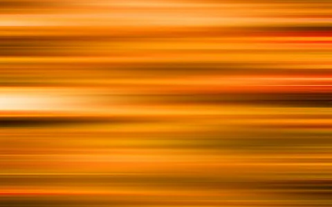 Horizontale, verwischte Streifen in Orange, Gelb und Rot mit dunklen braunen Akzenten.