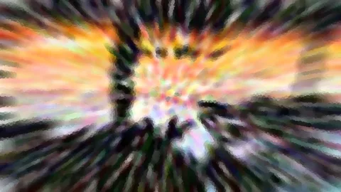 Stark verwischtes, radial ausstrahlendes Bild mit orangegelbem Himmel, grünen und dunklen Schlieren und pixeligen Farbflecken im Zentrum.