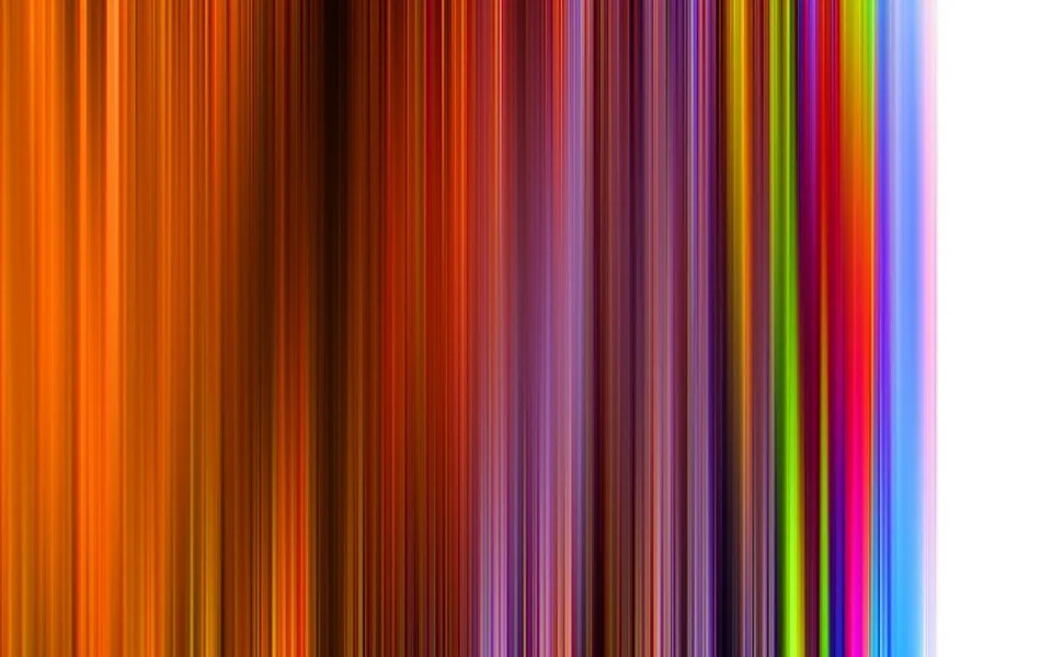 Abstraktes Bild aus dicht nebeneinander stehenden, vertikalen Farbstreifen in Orange, Rot, Violett, Grün und Blau, die nach rechts in helles Weiß übergehen.