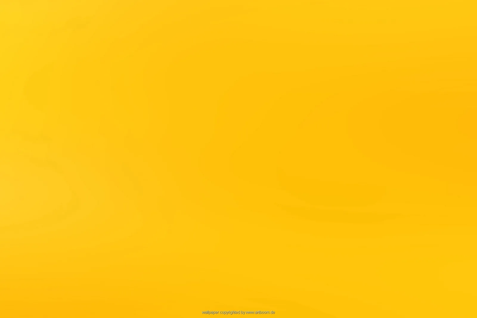 Flächiger gelber Farbverlauf, nach links oben heller, nach rechts unten etwas satter und orangefarbener, mit dem kleinen Schriftzug wallpaper copyrighted by www.artboom.de am unteren Rand.