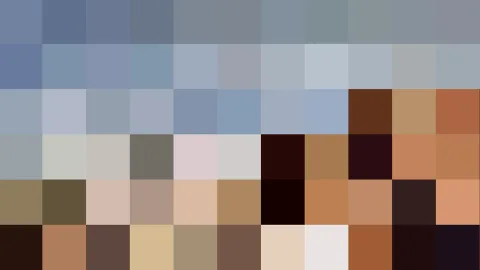 Pixelmosaik aus großen Farbblöcken: oben kühle Blau- und Grautöne, unten Hauttöne, Braun und dunkle Flächen.