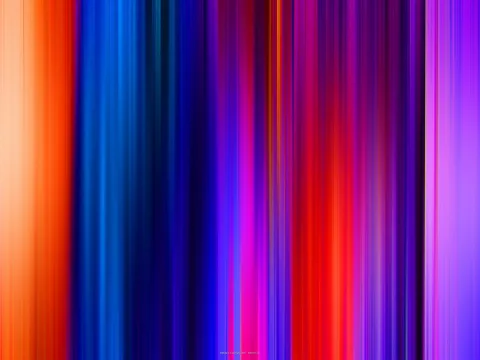 Abstrakte Komposition aus vertikalen, unscharfen Farbstreifen in Orange, Blau, Magenta, Rot und Violett, die von links nach rechts ineinander übergehen.