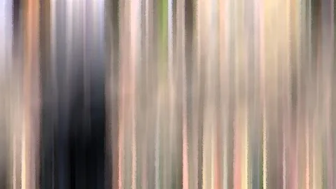 Abstraktes Bild aus vertikalen, verwischten Streifen in Pastelltönen, links ein dunkler blaugrauer Block.