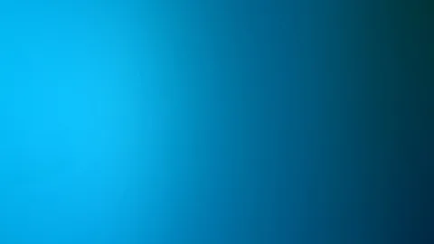 Verschwommener Farbverlauf von hellem Himmelblau links zu dunklem Petrolgrün und Marineblau rechts