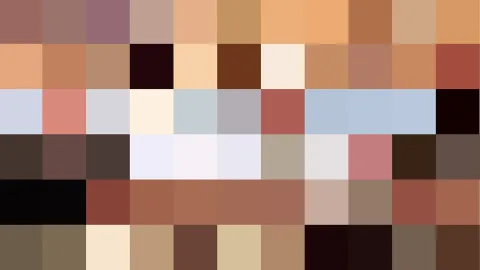 Pixelmosaik aus warmen Braun-, Beige- und Rosétönen, dazwischen einzelne blaue, weiße und schwarze Felder in einem Raster aus 11 Spalten und 6 Reihen.