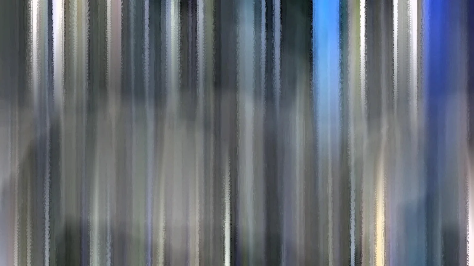 Abstrakte Komposition aus vertikalen, verwischten Streifen in Grau, Silber und Blau, mit einem hellblauen Band rechts der Mitte.