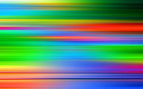 Abstrakte Komposition aus horizontalen, verwischten Streifen in Grün, Blau, Rot, Gelb und Magenta, die über die gesamte Bildfläche verlaufen.