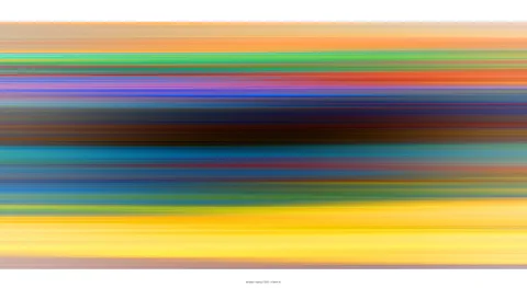 Abstrakte horizontale Streifen in Orange, Grün, Rot, Violett, Blau, Schwarz, Türkis und Gelb, die wie verwischte Bewegung wirken.