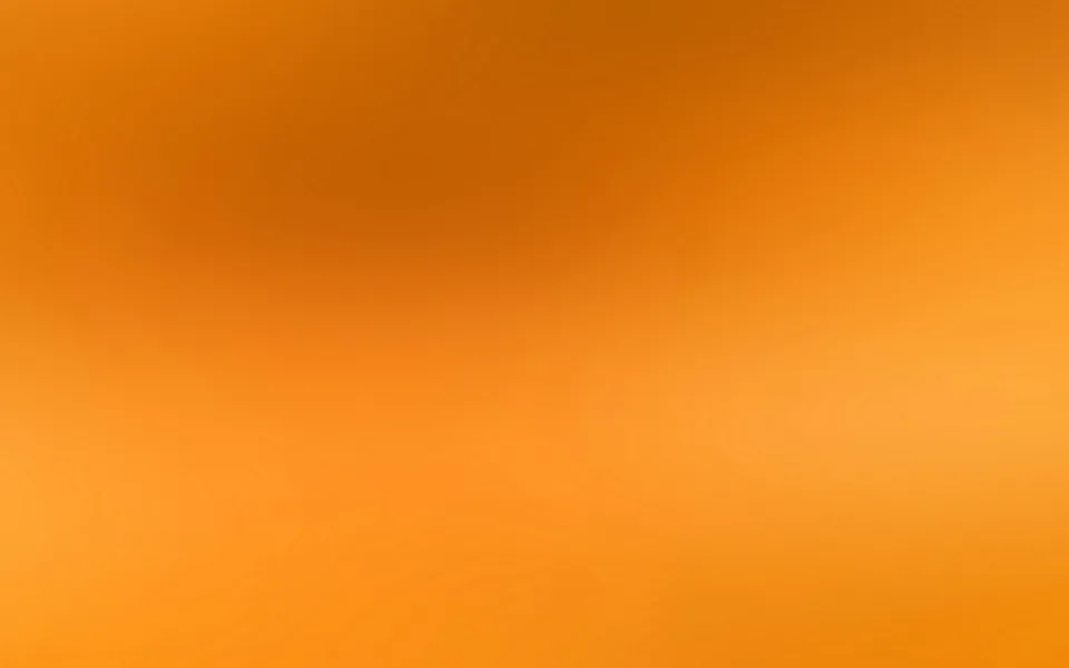 Weicher Verlauf von dunklerem Orange oben links zu hellem Orange unten rechts, ohne erkennbare Formen.