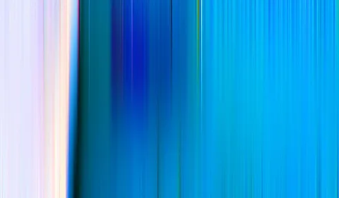 Abstraktes Bild mit senkrechten, verwischten Streifen in Blau, Türkis und Helllila, links fast weiß, nach rechts in kräftiges Cyan übergehend.
