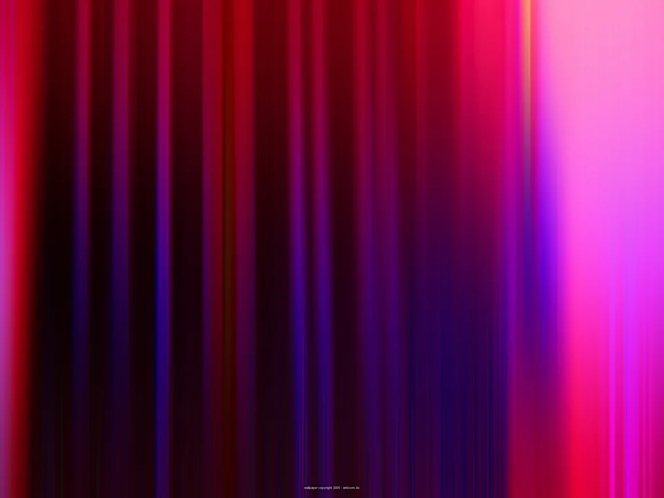 Vertikale, unscharfe Streifen in Rot, Magenta und Violett auf dunklem Grund, rechts hell leuchtend.