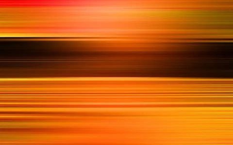 Abstrakte horizontale Streifen in Orange, Rot, Gold und dunklem Braun, die wie Bewegungsunschärfe wirken.