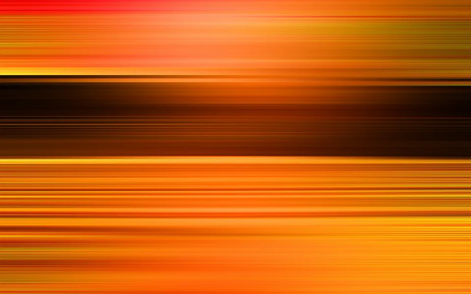 Abstrakte horizontale Streifen in Orange, Rot, Gold und dunklem Braun, die wie Bewegungsunschärfe wirken.
