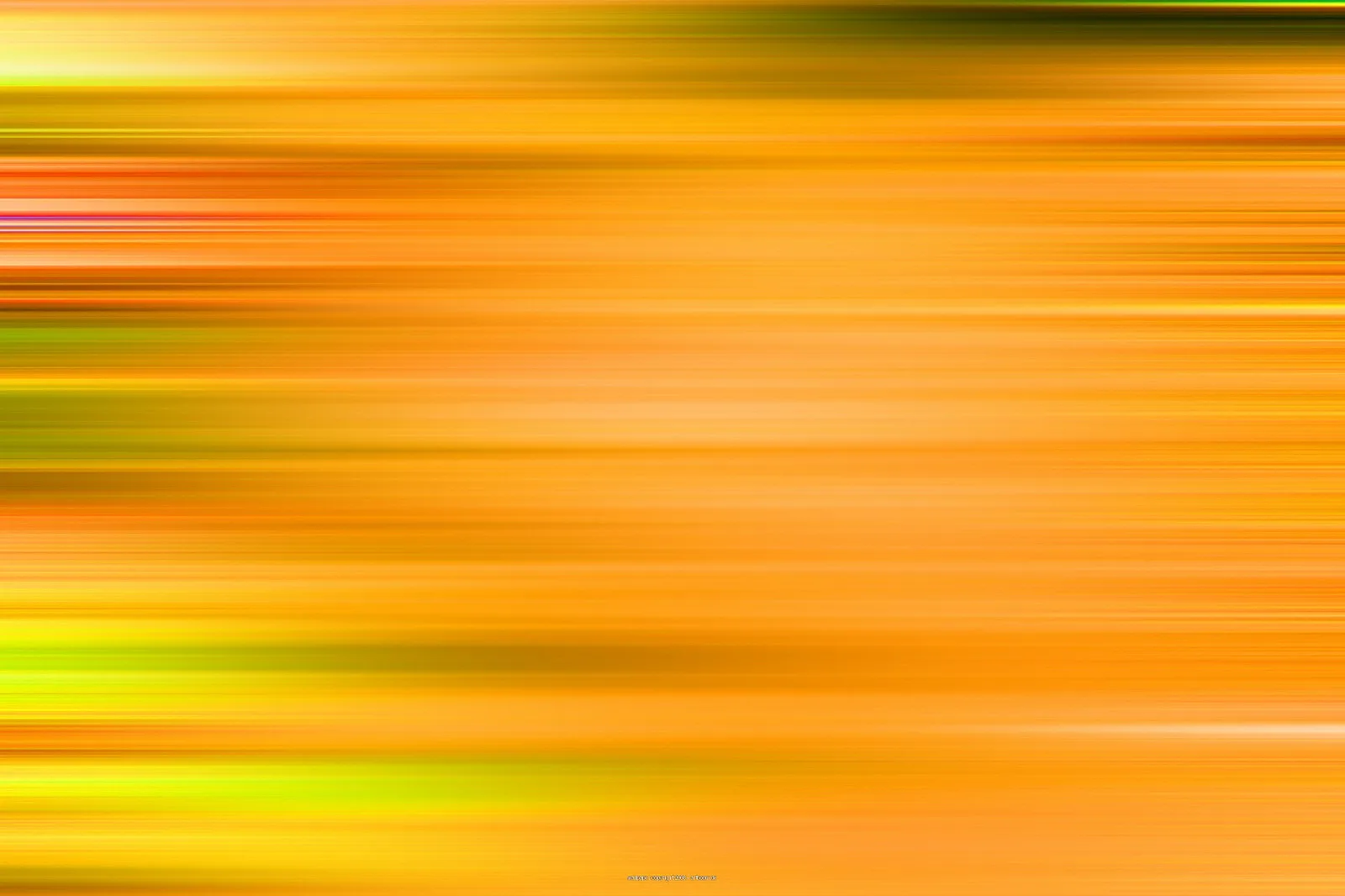 Abstrakte horizontale Streifen in Orange, Gelb und Grün, die wie verwischte Lichtbewegung wirken.